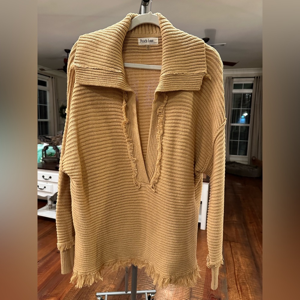 Women’s Peach Love California Sweater Size Small